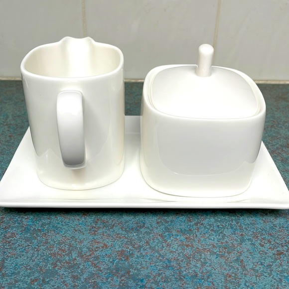 Three Piece Set Fine Bone China Sugar and Creamer Set - Picture 2 of 6